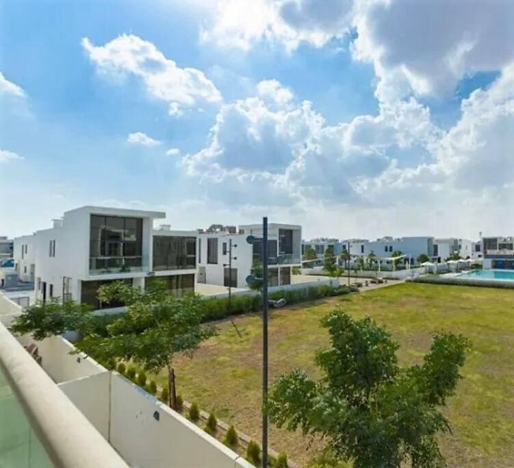 Upgraded Spacious 3Br+Maid Villa Дубай Екстер'єр фото